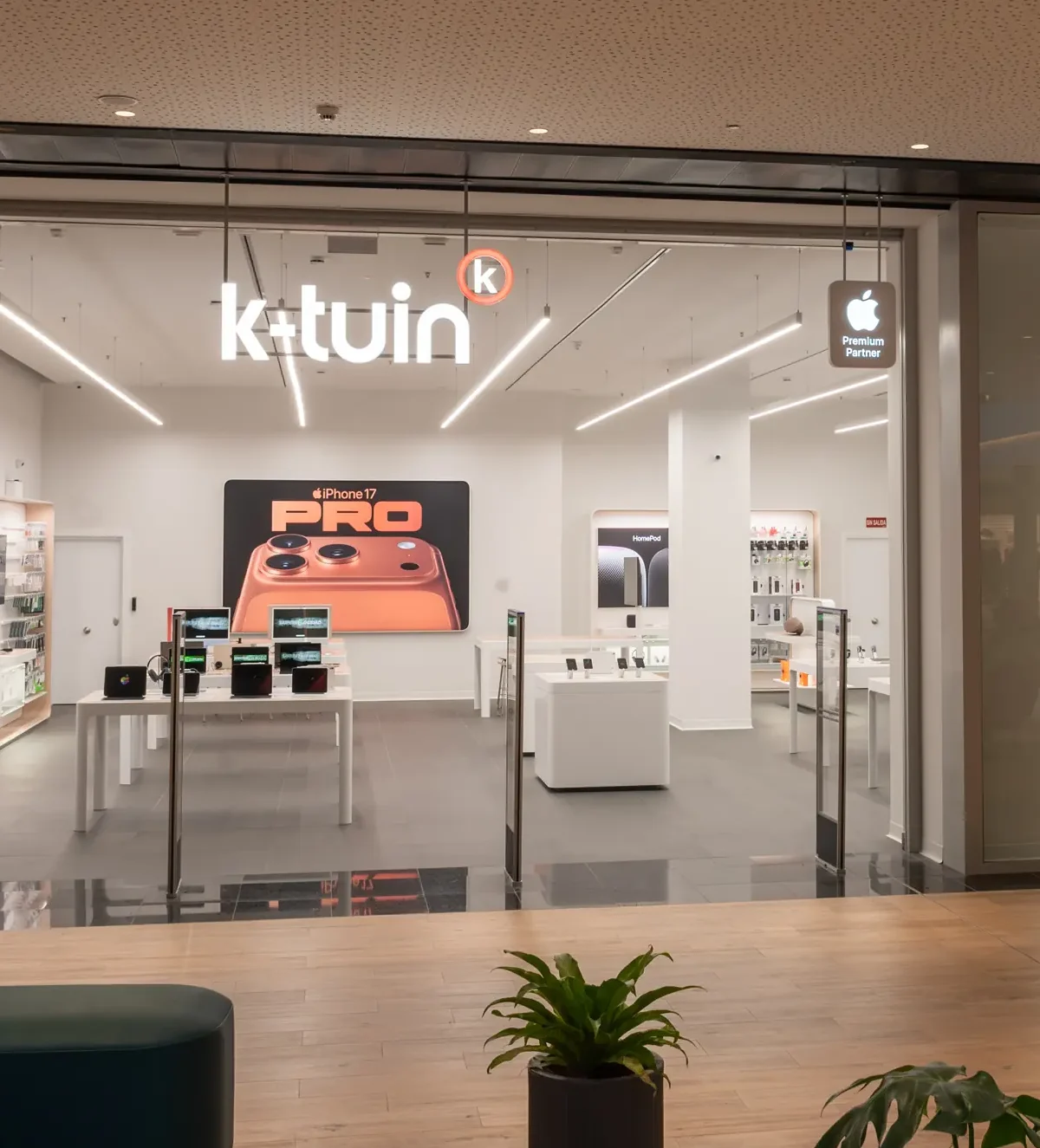 An image of a K-tuin store front at a larger shopping centre.
