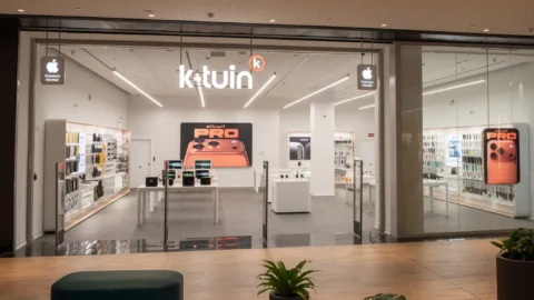 An image of a K-tuin store front at a larger shopping centre.
