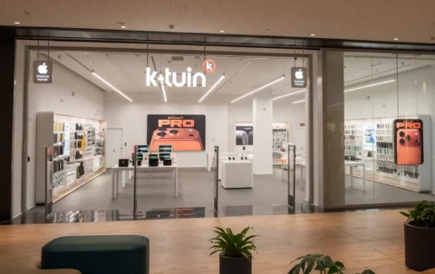 An image of a K-tuin store front at a larger shopping centre.
